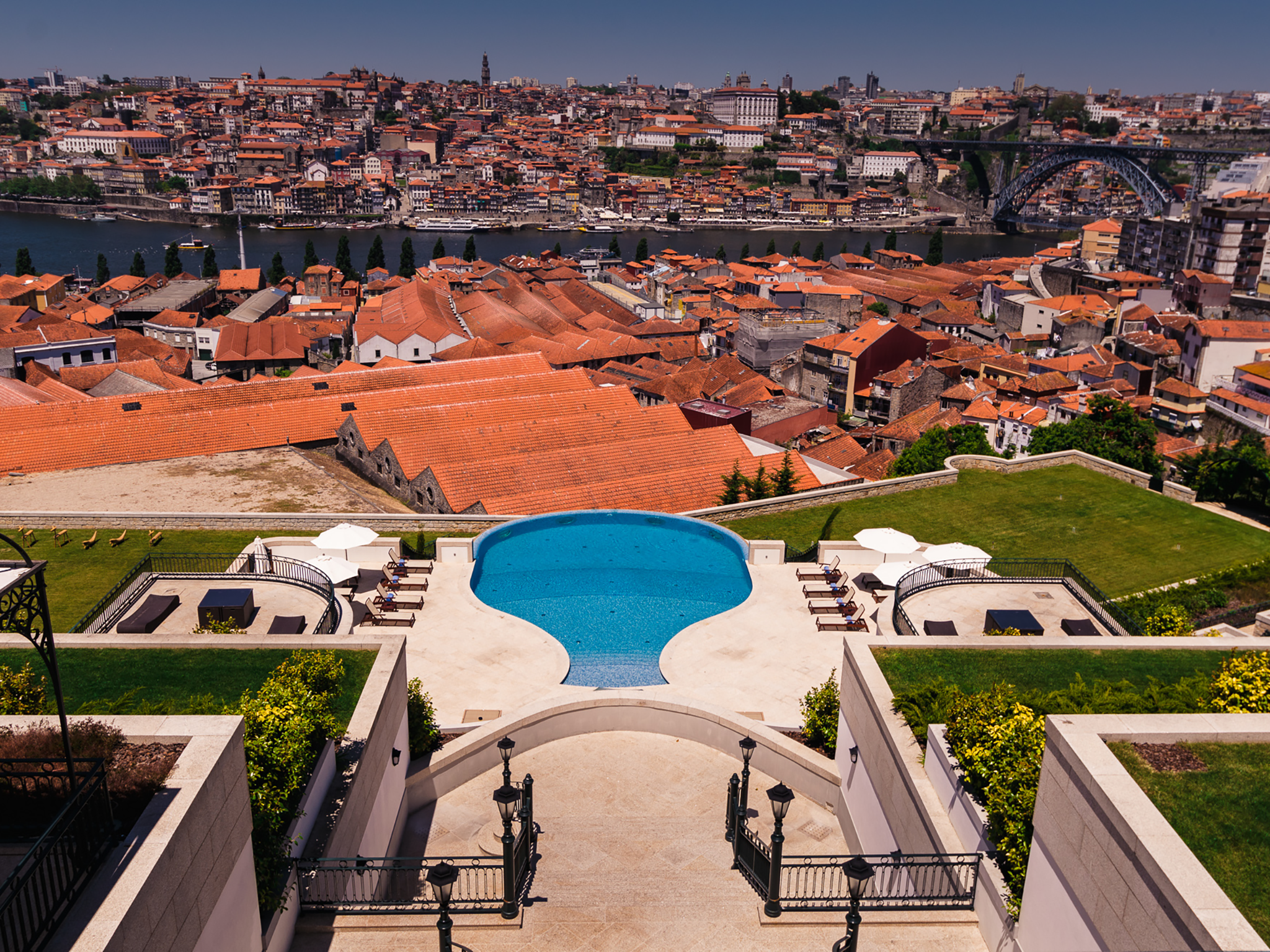 <p>The Yeatman hotel comes with a stunning view of Porto</p>